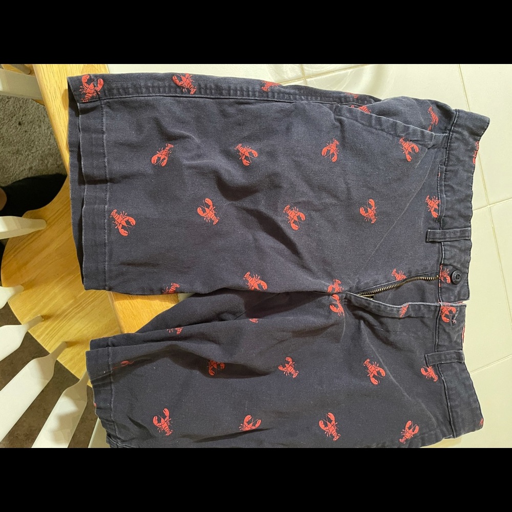 Navy with red lobster print men’s cotton shorts